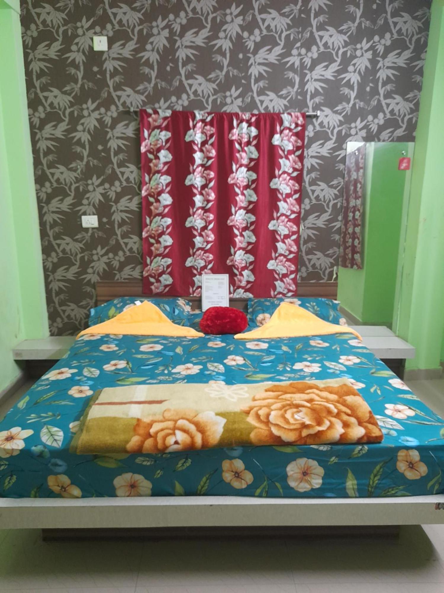 Hotel Tirupati بوري المظهر الخارجي الصورة